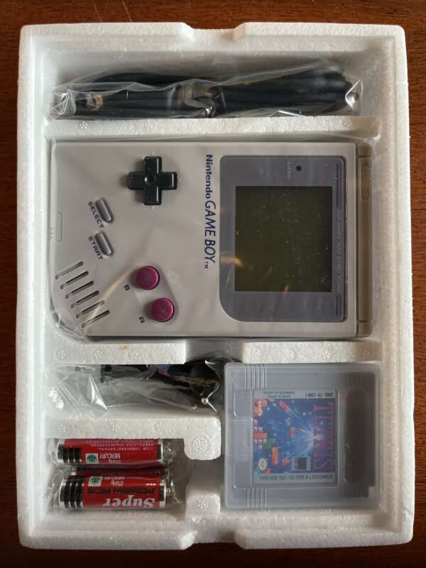 Nintendo Gameboy Console, new in Box. - Image 8