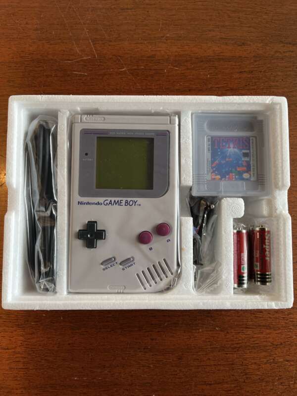 Nintendo Gameboy Console, new in Box. - Image 9